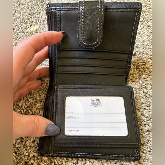 COACH - Classic "C" pattern, tri-fold wallet. - Picture 6 of 7